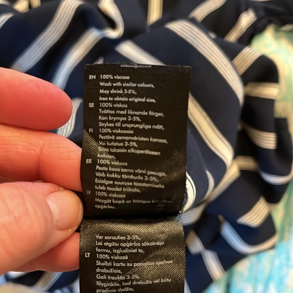 Lindex long sleeve button down shirt in basic navy stripe. 100% Viscose Medium - Picture 4 of 5